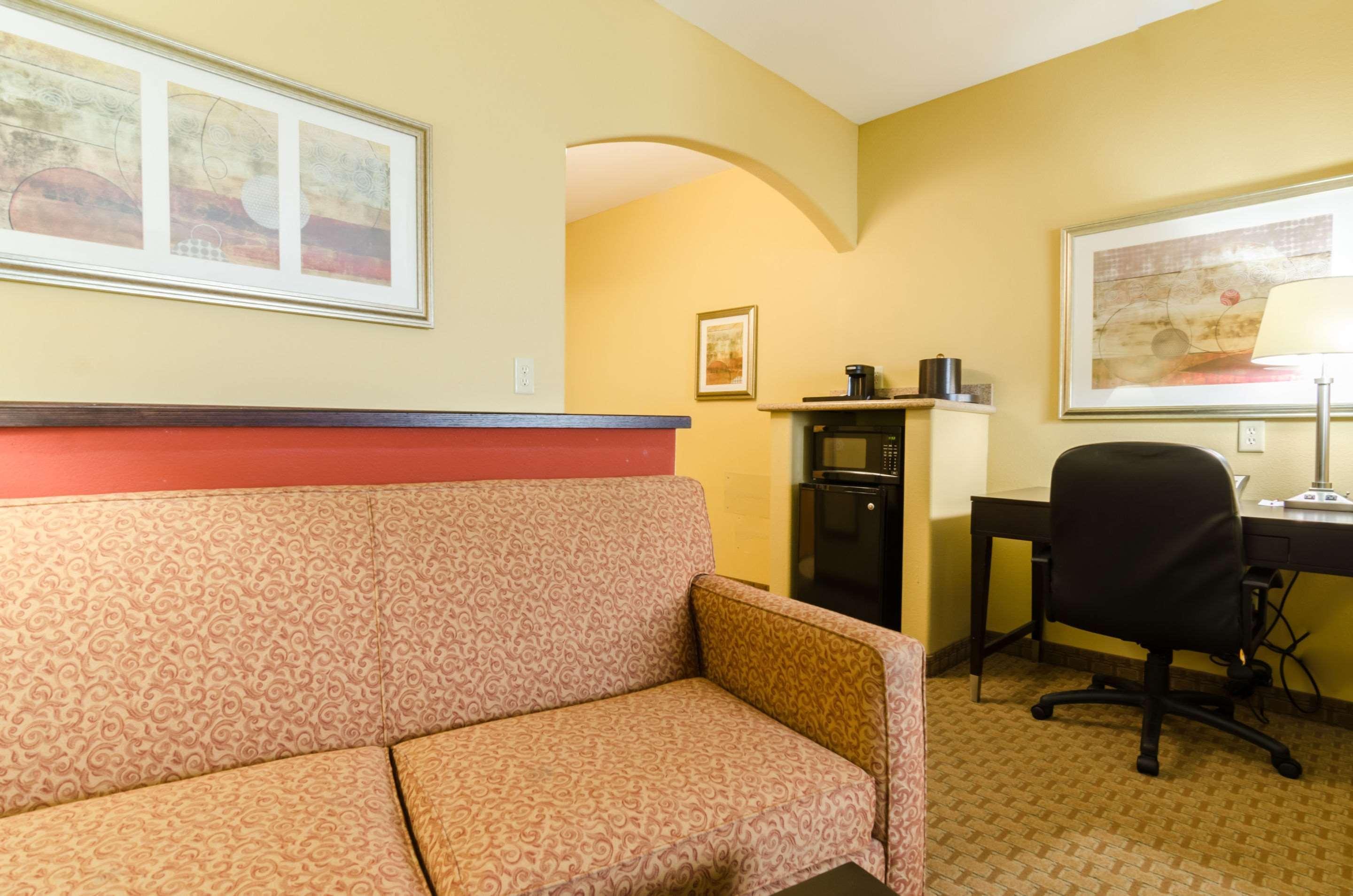 Comfort Suites Salina South Exterior foto
