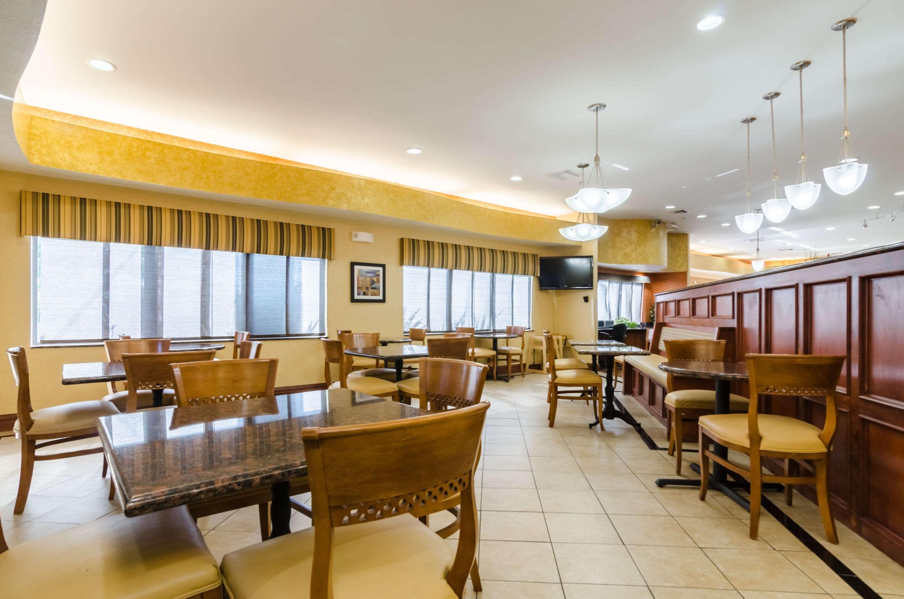 Comfort Suites Salina South Exterior foto