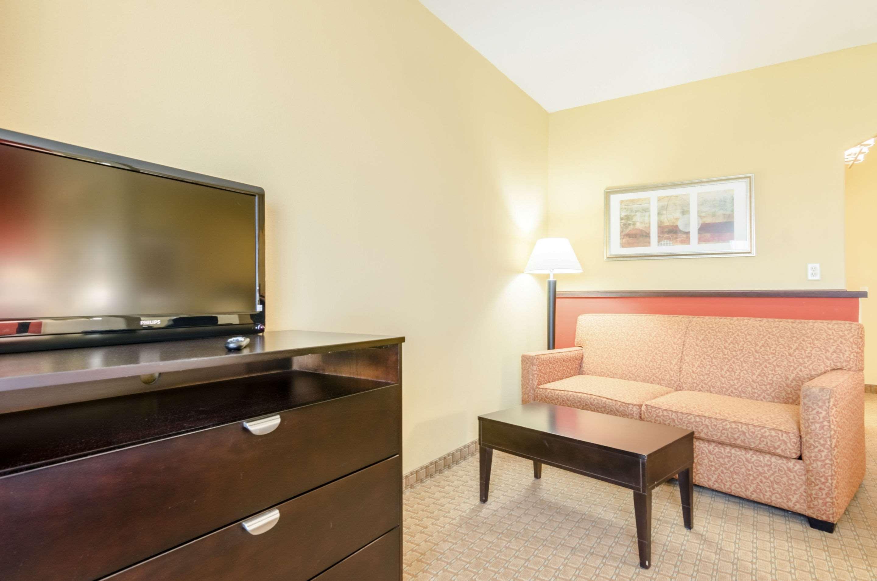 Comfort Suites Salina South Exterior foto