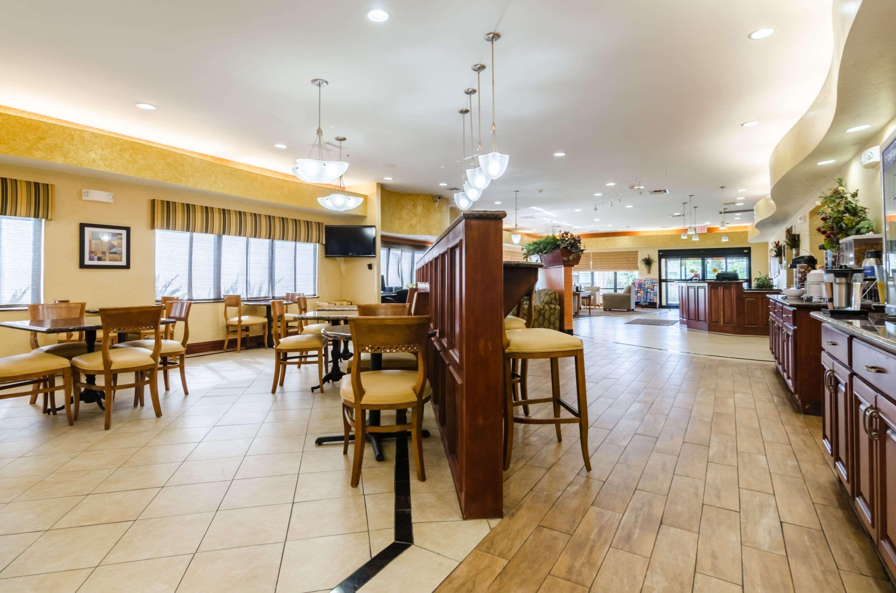 Comfort Suites Salina South Exterior foto